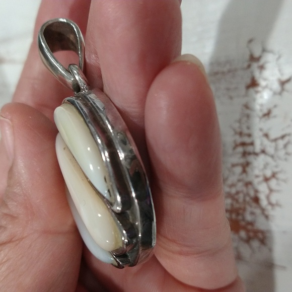 Round MOP Sterling Silver Pendant - Picture 9 of 10